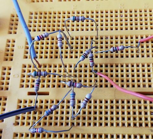 circuito en laboratorio de protoboard
