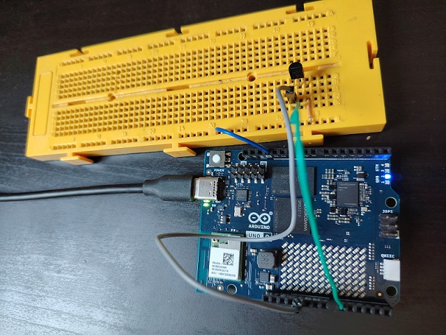 Montaje del circuito en la Arduino UNO en placa board